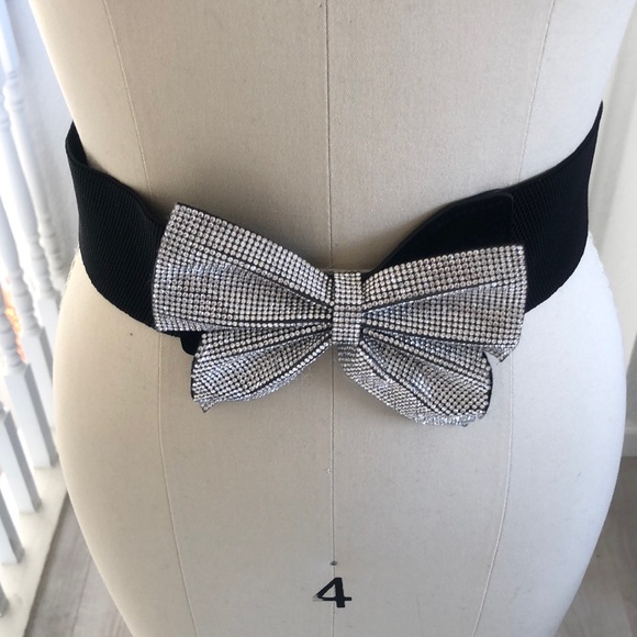 Black stretch belt. - Picture 1 of 9